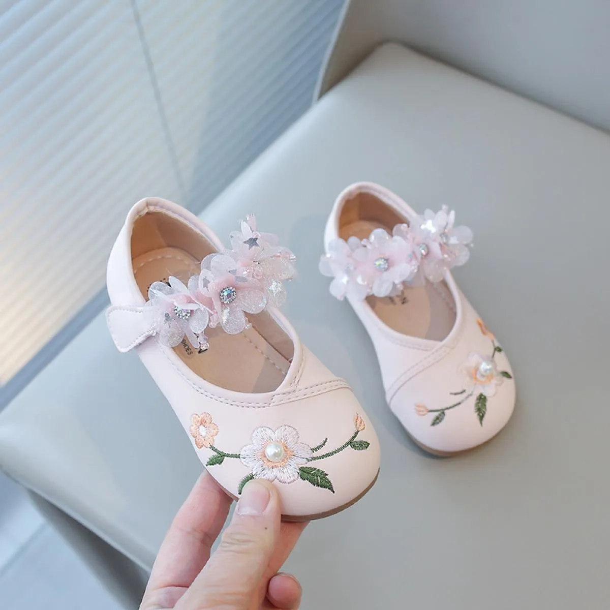 Bellissimi fiori di pizzo Scarpe Hanfu Scarpe in pelle Pu da ragazza in stile tradizionale retrò Bambino Splendide scarpe da pri