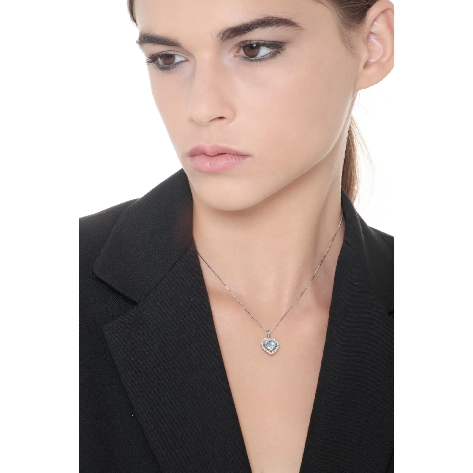 Collana in oro bianco 18k con acquamarina taglio a cuore e diamanti