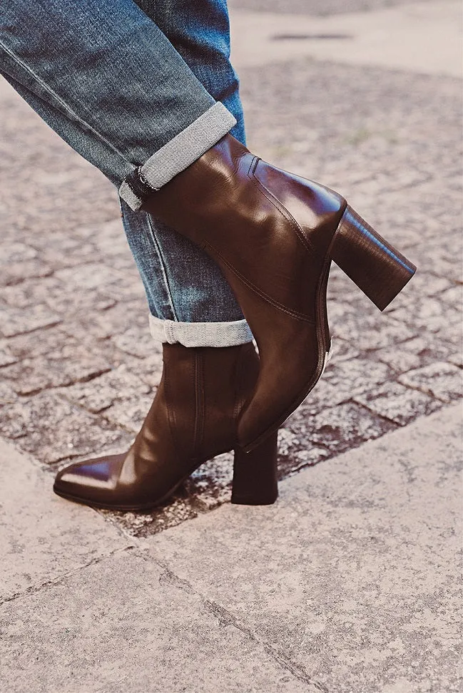 GILL 86020Deep brown boots