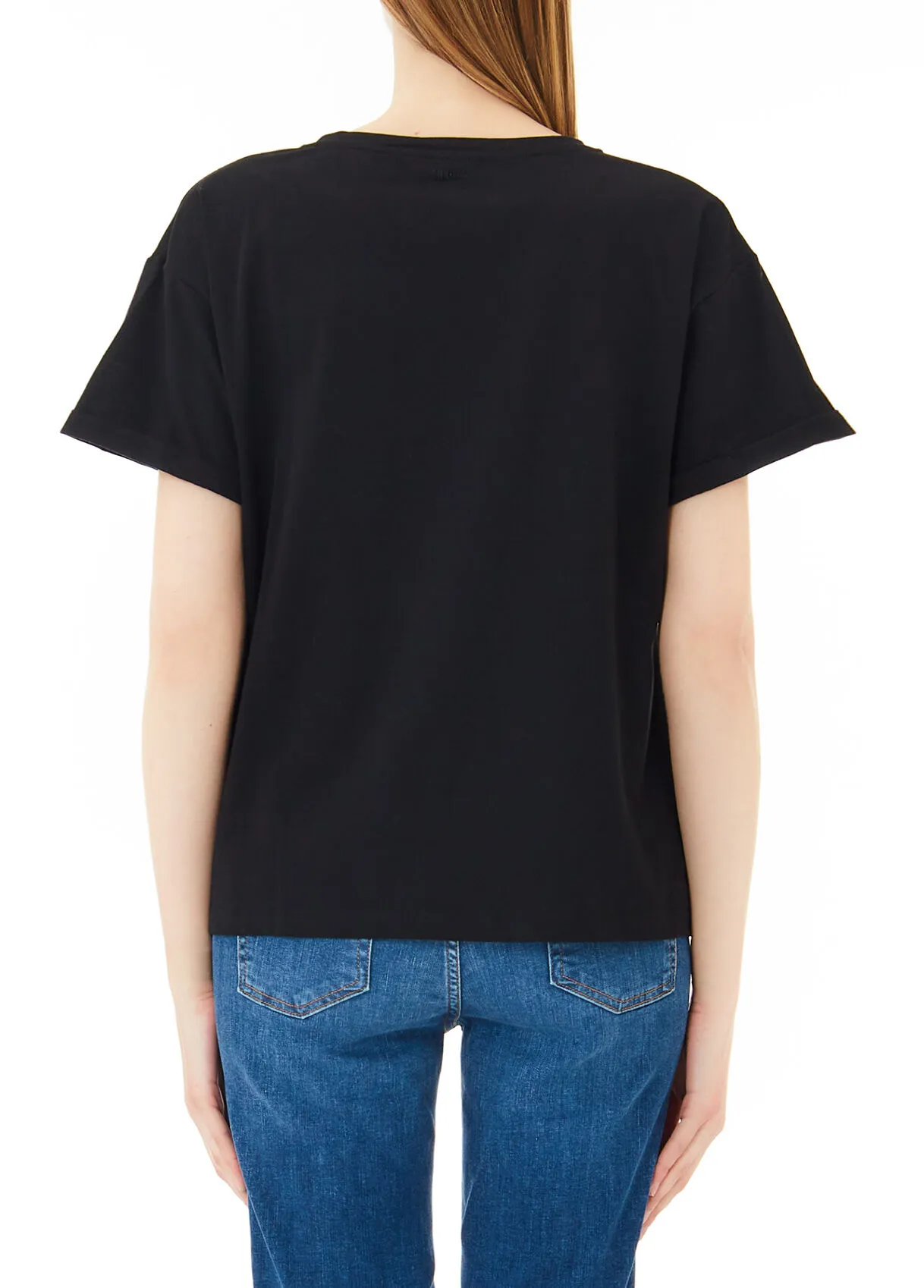 T-shirt con taschino e borchie